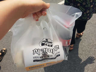 [치킨마루]-  빠사칸윙봉현미 + 콜라 500ml — 5점을 준 리뷰어가 2019년 7월 올린 사용 사진