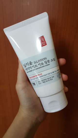 일리윤 세라마이드 아토 집중 크림 — 4점을 준 리뷰어가 2017년 10월 올린 사용 사진