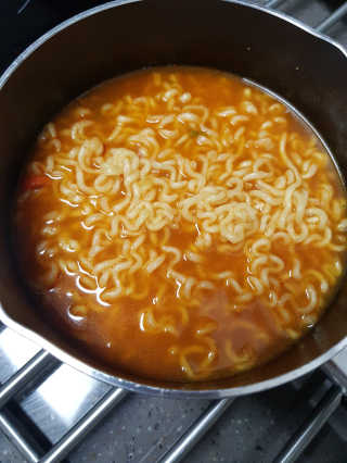 라면 그대로가 제일 맛있는 더엄마라면 — 5점을 준 리뷰어가 2019년 7월 올린 사용 사진