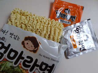 라면 그대로가 제일 맛있는 더엄마라면 — 5점을 준 리뷰어가 2019년 6월 올린 사용 사진
