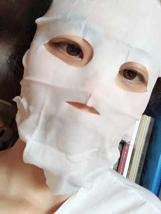 23years old 코쿤 윌로우 실키 마스크 — 5점을 준 리뷰어가 2018년 6월 올린 사용 사진