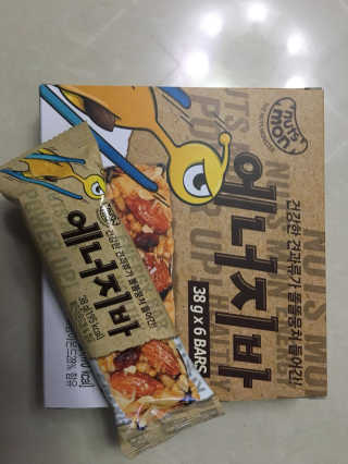 견과가 똘똘 뭉쳐들어간 넛츠몬 에너지바 1BOX 6개입 — 4점을 준 리뷰어가 2018년 1월 올린 사용 사진