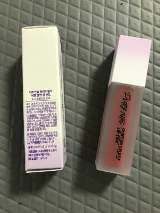 터치인솔 프리티필터 쉬폰 벨벳 립틴트 — 5점을 준 리뷰어가 2018년 10월 올린 사용 사진