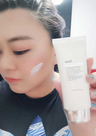 소프트 에어리 UV 에센스 SPF 50 PA ++++ — 5점을 준 리뷰어가 2019년 3월 올린 사용 사진