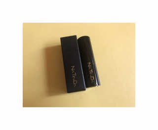 나틴다 아트인블랙 립스틱 — 4점을 준 리뷰어가 2019년 3월 올린 사용 사진