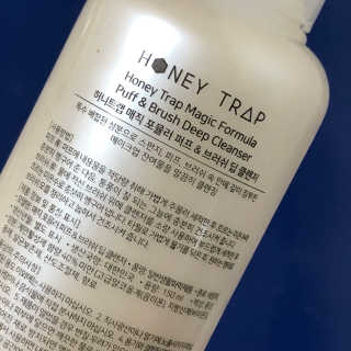 Honey Trap 멀티앵글드파운데이션 브러쉬+매직 퍼프,브러쉬클렌저 — 3.5점을 준 리뷰어가 2018년 2월 올린 사용 사진