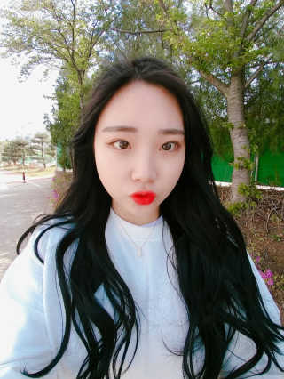 Honey Trap 허니트랩 터치프루프 립 컬러 — 5점을 준 리뷰어가 2018년 4월 올린 사용 사진