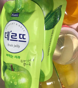 데르뜨 떠먹는 과일 3종, 짜먹는 과일 2종 총 10개 체험 — 2.5점을 준 리뷰어가 2020년 3월 올린 사용 사진