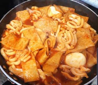 [홍코너떡볶이]옛날떡볶이 인기맛 4팩세트 — 4점을 준 리뷰어가 2019년 12월 올린 사용 사진