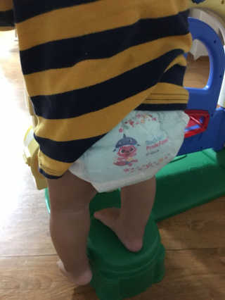 LG생활건강 토디앙 핑크퐁 팬티형 기저귀 — 4점을 준 리뷰어가 2017년 4월 올린 사용 사진