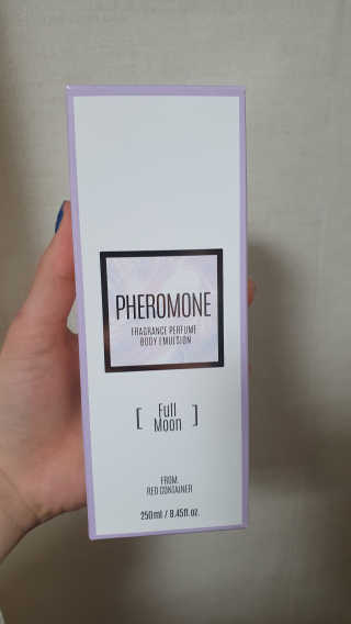 레드컨테이너 페로몬향 퍼퓸 바디에멀전 — 5점을 준 리뷰어가 2020년 3월 올린 사용 사진