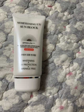 지고트 화이트닝 유브이 썬블럭 크림 70ml,1+1 — 4점을 준 리뷰어가 2019년 8월 올린 사용 사진