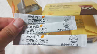 네츄럴굿띵스 퓨어 키즈 프로바이오틱스 60포 — 5점을 준 리뷰어가 2019년 8월 올린 사용 사진