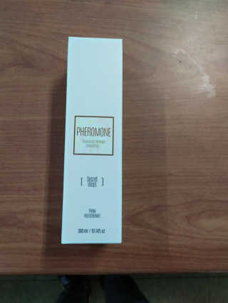 레드컨테이너 페로몬향 퍼퓸 여성 샤워젤 2종 — 4점을 준 리뷰어가 2020년 1월 올린 사용 사진