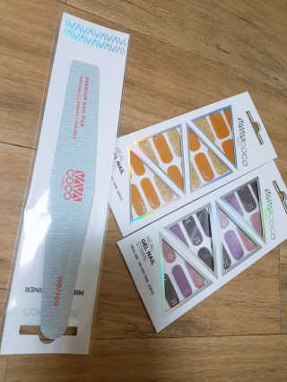 [바바코코]붙이는 젤네일스티커 Best item 7종 랜덤 — 3점을 준 리뷰어가 2019년 5월 올린 사용 사진