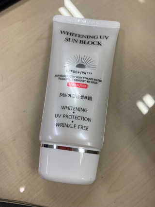 지고트 화이트닝 유브이 썬블럭 크림 70ml,1+1 — 5점을 준 리뷰어가 2019년 5월 올린 사용 사진