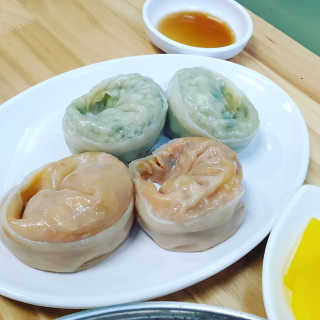 칼국수에끌림 [칼국수에 끌림] 손칼국수+비빔칼국수+왕만두4개 — 5점을 준 리뷰어가 2018년 9월 올린 사용 사진