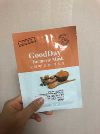 GoodDay Skincare GoodDay 강황 마스크 — 5점을 준 리뷰어가 2019년 5월 올린 사용 사진