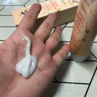 보타미안  엔젤모링가 아쿠아베리어 팩 — 3.67점을 준 리뷰어가 2018년 2월 올린 사용 사진