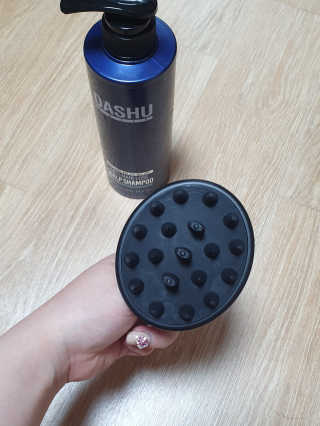 다슈코리아 다슈 단백질 한방 두피 골드 샴푸 500ml +샴푸브러쉬 — 5점을 준 리뷰어가 2020년 1월 올린 사용 사진