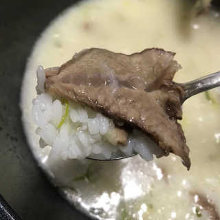 [풀무원] 사골곰탕국밥 황태해장국밥 — 4.83점을 준 리뷰어가 2018년 6월 올린 사용 사진
