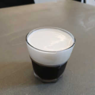 루프트커피명동점 [루프트커피 광화문점]아메리카노+아인슈페너+앙버터 — 3.5점을 준 리뷰어가 2019년 7월 올린 사용 사진