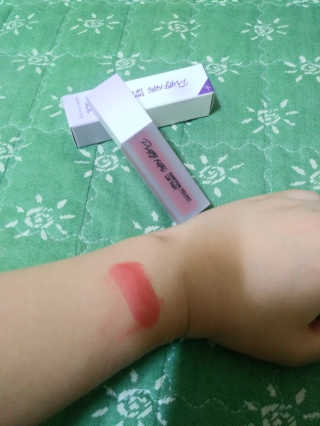 터치인솔 프리티필터 쉬폰 벨벳 립틴트 — 4.17점을 준 리뷰어가 2018년 10월 올린 사용 사진