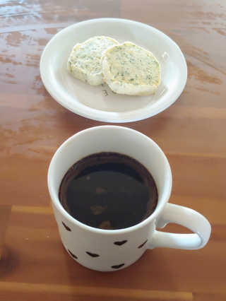 한국맥널티 아이브루 헤이즐넛향 100T — 3점을 준 리뷰어가 2019년 11월 올린 사용 사진