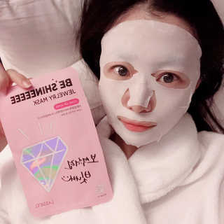 라씨엘르 비 샤인 쥬얼리 마스크 톤업광채 — 4점을 준 리뷰어가 2019년 3월 올린 사용 사진