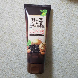 정글트리 검은콩 호두 아몬드 바디스크럽 — 2.67점을 준 리뷰어가 2018년 3월 올린 사용 사진