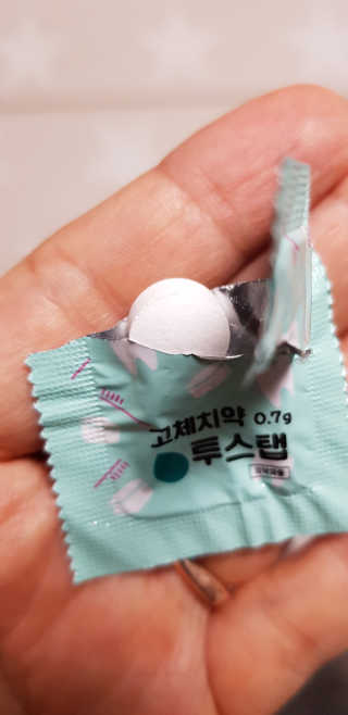 솔테라피 씹는 고체치약 투스탭 스파클레몬 6정 x 5박스 — 4.5점을 준 리뷰어가 2019년 5월 올린 사용 사진