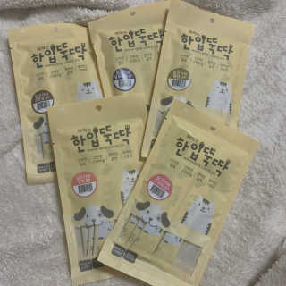 [펫토리아] 강아지,고양이겸용 짜먹는 한입뚝딱 — 5점을 준 리뷰어가 2019년 1월 올린 사용 사진