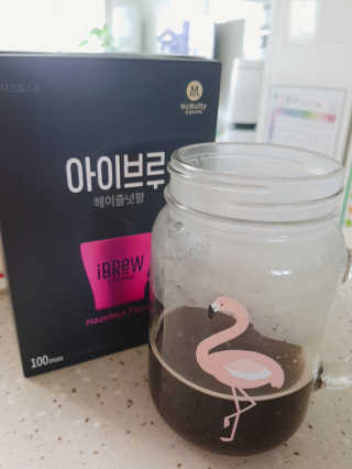 한국맥널티 아이브루 헤이즐넛향 100T — 5점을 준 리뷰어가 2019년 10월 올린 사용 사진