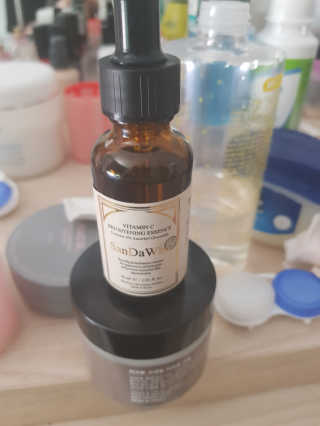 [스킨큐어] 산다화 비타민C 화이트닝 에센스 30ml — 5점을 준 리뷰어가 2019년 7월 올린 사용 사진
