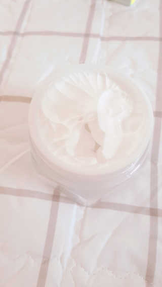 파시스 올인원 진주 화이트닝 크림 100ml — 3점을 준 리뷰어가 2019년 6월 올린 사용 사진