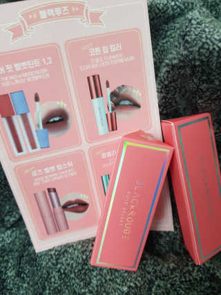 [블랙루즈] 로즈 벨벳 립스틱 택1+랜덤1 — 5점을 준 리뷰어가 2019년 1월 올린 사용 사진