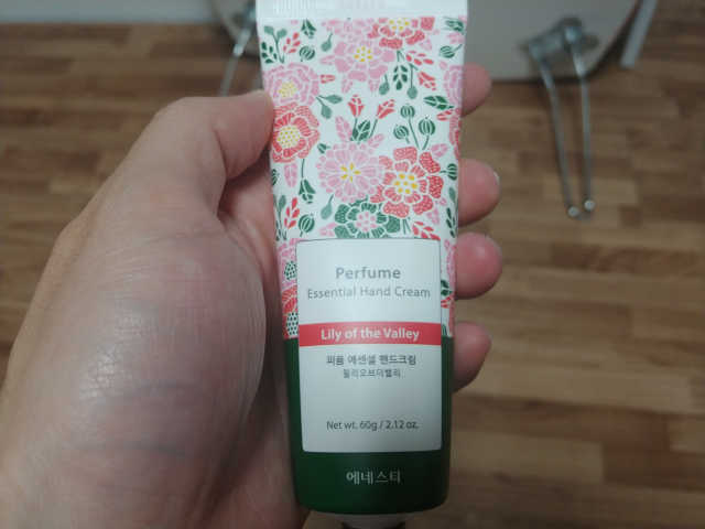 퍼퓸 에센셜 핸드크림 2종 리뷰 사진