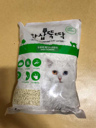 [펫토리아] BEST 고양이두부모래 6L 한삽뚝딱 — 4점을 준 리뷰어가 2019년 1월 올린 사용 사진