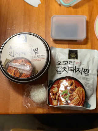 GS25 YOU US  오모리김치돼지찜 — 3.5점을 준 리뷰어가 2018년 3월 올린 사용 사진