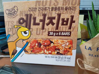 견과가 똘똘 뭉쳐들어간 넛츠몬 에너지바 1BOX 6개입 — 5점을 준 리뷰어가 2018년 1월 올린 사용 사진