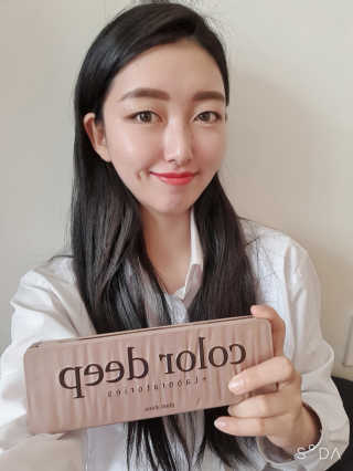 컬러딥 12색 글램샤인 아이섀도우 팔레트 — 3점을 준 리뷰어가 2020년 3월 올린 사용 사진