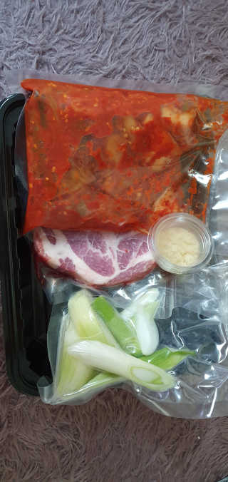 땡땡쿡 더실비김치찌개 2인분 710g 라면사리 포함 — 2점을 준 리뷰어가 2020년 1월 올린 사용 사진