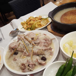 [장수촌 의왕청계점] 누룽지오리백숙 2인 — 5점을 준 리뷰어가 2019년 10월 올린 사용 사진