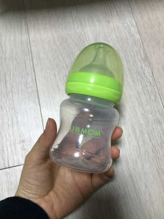 유비맘 신생아젖병 120ml 트리플팩_ 젖꼭지 포함 — 5점을 준 리뷰어가 2020년 2월 올린 사용 사진