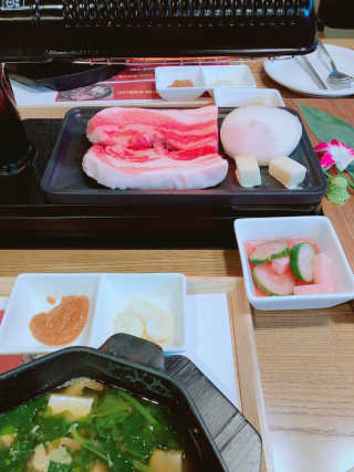 자이글 그릴앤펍 [자이글 그릴 앤 펍] 삼겹앤그릴치즈 — 5점을 준 리뷰어가 2018년 9월 올린 사용 사진