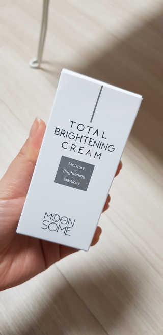 MOONSOME 문썸 토탈 브라이트닝 크림 50ml — 5점을 준 리뷰어가 2019년 3월 올린 사용 사진
