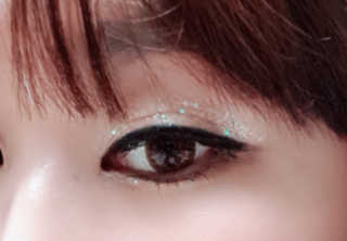 [블랙루즈] 펄블리 아이 글리터 2종 — 4점을 준 리뷰어가 2019년 1월 올린 사용 사진