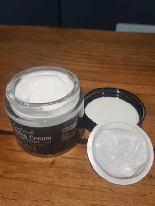 지고트 산양유 화이트닝 크림 70ml — 4점을 준 리뷰어가 2019년 5월 올린 사용 사진