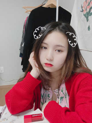 릴리바이레드 쥬시라이어 워터틴트 02 체리 크러쉬인 척 — 4점을 준 리뷰어가 2020년 3월 올린 사용 사진