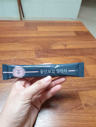 동안보감 얼작차 붓기를 빼주는 동안보감 한방 프리미엄 얼작차 — 4.5점을 준 리뷰어가 2019년 10월 올린 사용 사진